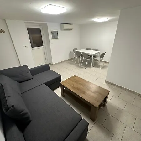 アパート Dantea - New 2025